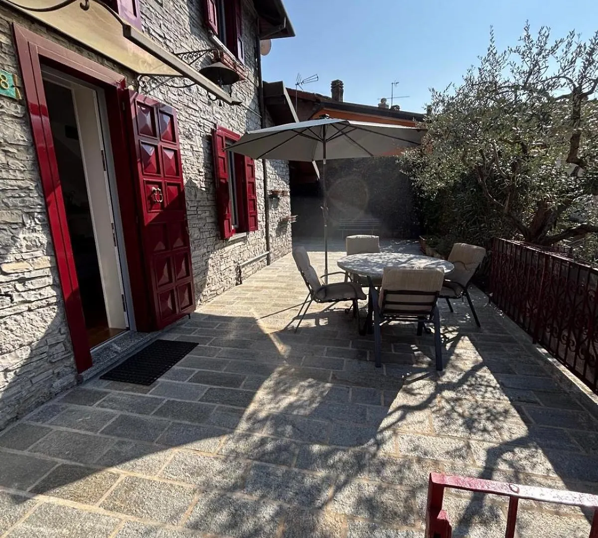 Vakantiehuis Ester Lakehouse, Graziosa Casa Indipendente Lierna