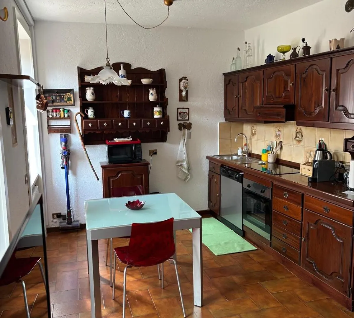 Vakantiehuis Ester Lakehouse, Graziosa Casa Indipendente Lierna